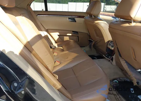 2007 Mercedes-Benz S 550 z USA, uszkodzony, nr VIN WDDNG71X97A025706